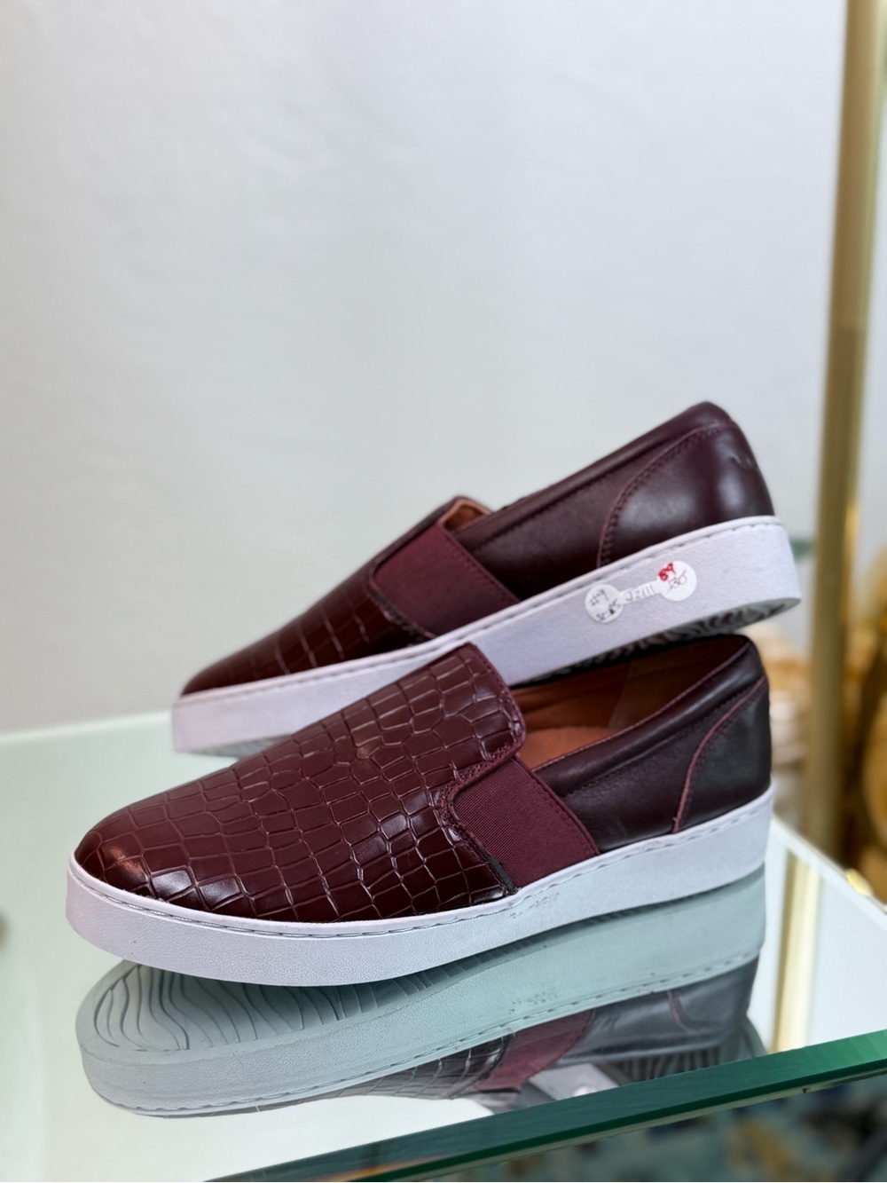 Vionic Dark Wine Croc Leather Sneakers/Dark Academia Polished Preppy Chic/8.5